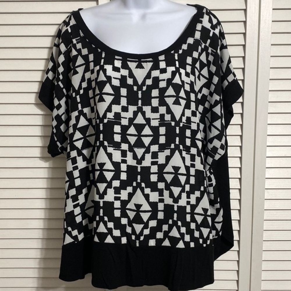 Avenue scoop neck top!